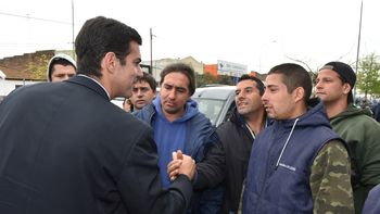 Juan Manuel Urtubey con trabajadores trabajadores del Sindicato Marítimo de Pescadores. Juan Manuel Urtubey con trabajadores trabajadores del Sindicato Marítimo de Pescadores.