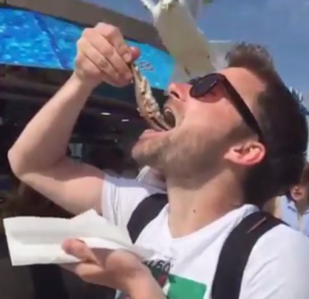 Se quedó con hambre: iba a degustar una comida pero todo salió mal