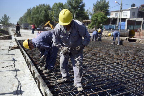 Alberto Fernández recorre el entubamiento del Arroyo Jiménez en Florencio Varela