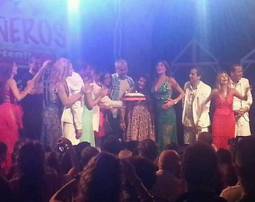 Morena Rial festejó sus 16 años en el escenario de Bañeros con Loly y Rial