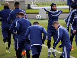 sampaoli confirmo que messi jugara ante espana este martes sampaoli confirmo que messi jugara ante espana este martes