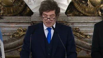 a que funcionarios eligio milei para que lo acompanen en la cadena nacional por el fallo de ypf a que funcionarios eligio milei para que lo acompanen en la cadena nacional por el fallo de ypf