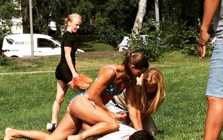 Una mujer policía persiguió y arrestó en bikini a un delincuente