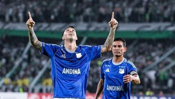 golazo argentino en la copa sudamericana: saco un misil desde 60 metros y la clavo golazo argentino en la copa sudamericana: saco un misil desde 60 metros y la clavo