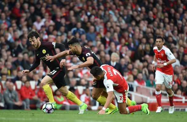 El Kun sigue metiéndola en su equipo