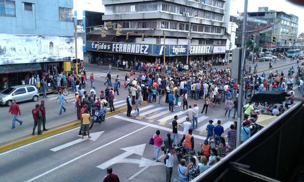 Protestas y saqueos por falta de efectivo en Maturín