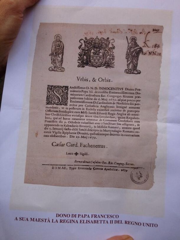 Éstos son los objetos que Francisco le regaló a la reina Isabel II de Inglaterra