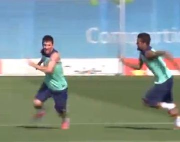 Messi dejó en ridículo a Dani Alves jugando a la mancha