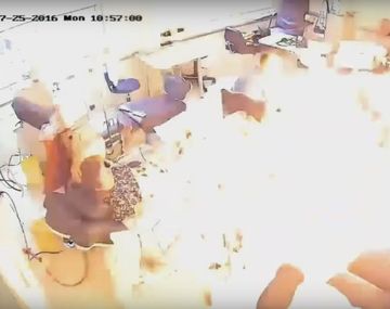 Prendió fuego a paciente y mató a 2 personas