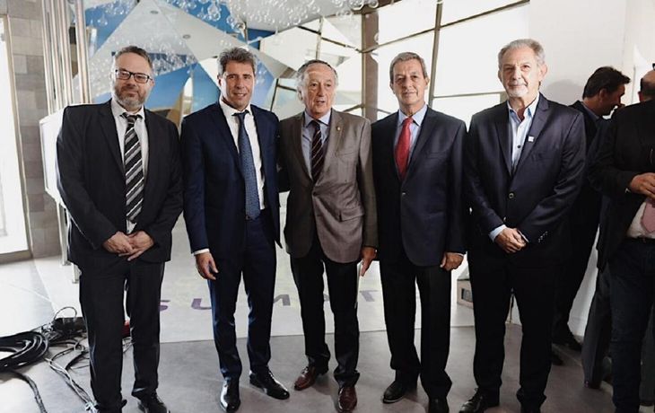 Esto no se resuelve tomando más deuda, esto se resuelve con una estrategia exportadora