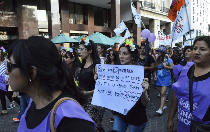 Miles de mujeres se manifestaron en Salta contra la violencia de género