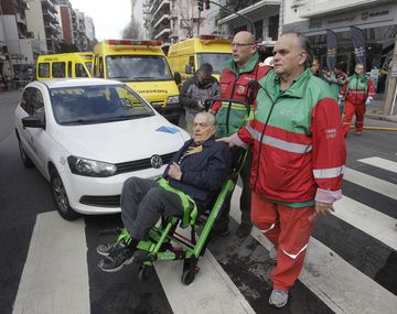 Dos operarios siguen graves por el escape de gas en Barracas