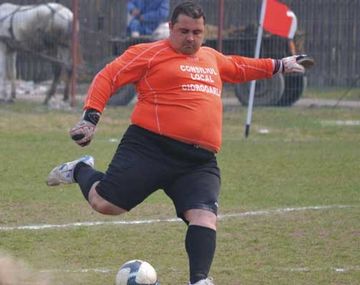 El arquero más gordo del mundo quiere jugar en Primera