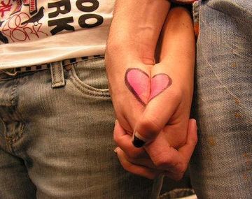 Argentinos definen al amor como compañerismo