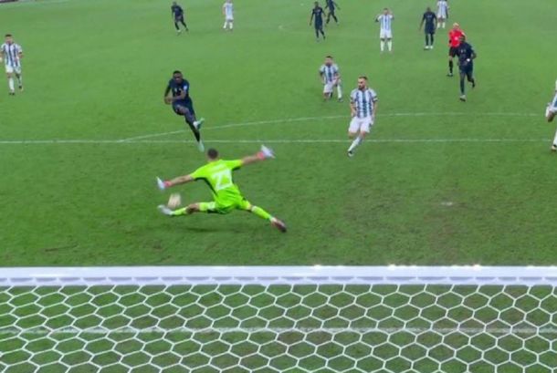 Español criticó que los futbolistas ganen más que médicos y se volvió viral por las respuestas