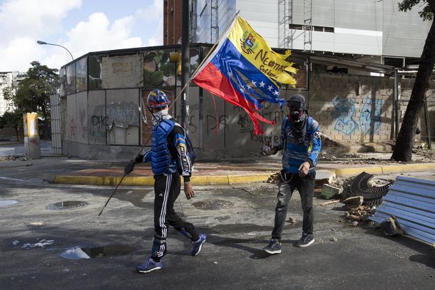Imagen de los enfrentamientos entre manifestantes opositores y la Guardia Nacional Bolivariana