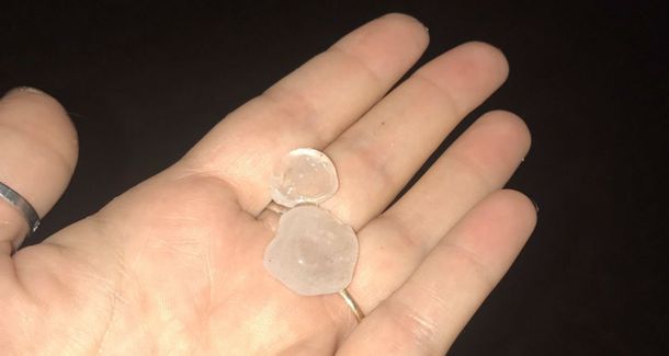 Varios vecinos fotografiaron el granizo en su casa