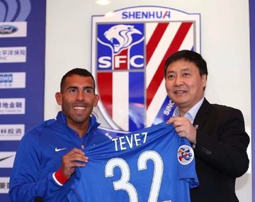Presentación de Tevez en el Shanghai Shenhua - Crédito: @shanghaishenhua