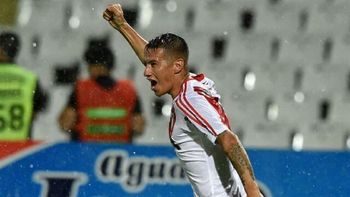 Carlos Auzqui celebra el gol del empate Carlos Auzqui celebra el gol del empate