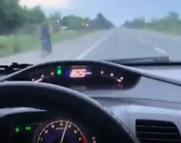 Suspenden a un automovilista por filmarse a más de 170 km/h con su hijo en el auto