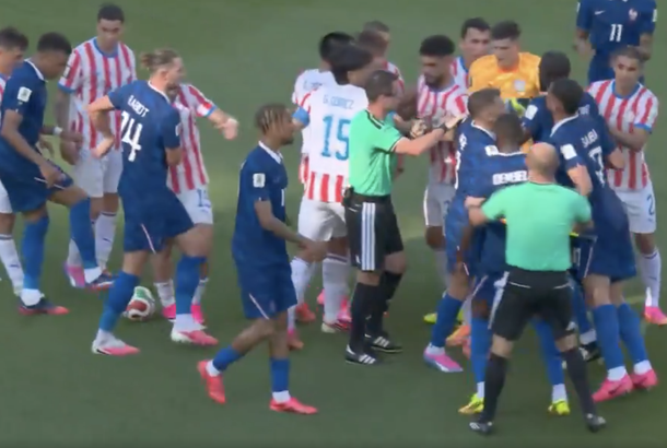 El picante cruce entre Kylian Mbappé y Andrés Cubas que desató un tumulto en Paraguay vs. Francia