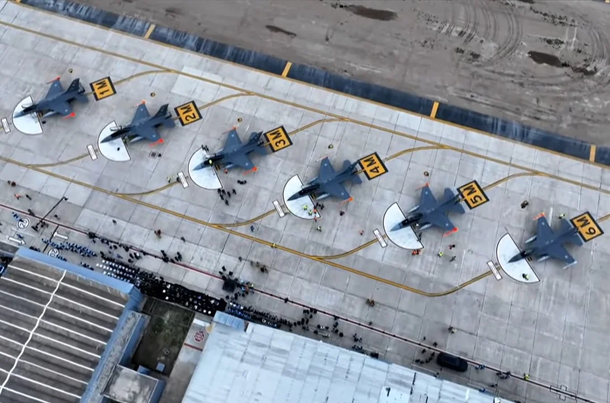 Los F-16 en Río Cuarto. Los F-16 en Río Cuarto.