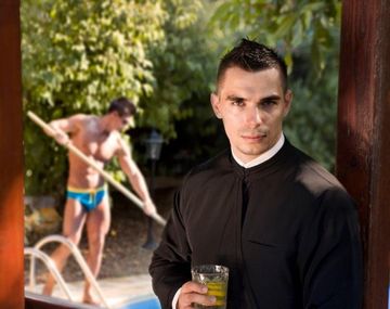Sacerdotes arman un calendario hot para recaudar fondos