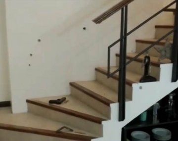 Así quedó la casa del empresario secuestrado en Castelar tras el tiroteo de los captores con la policía