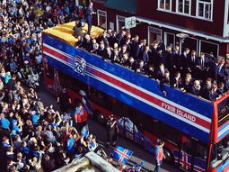 el impactante recibimiento a los vikingos de islandia en reykjavik el impactante recibimiento a los vikingos de islandia en reykjavik
