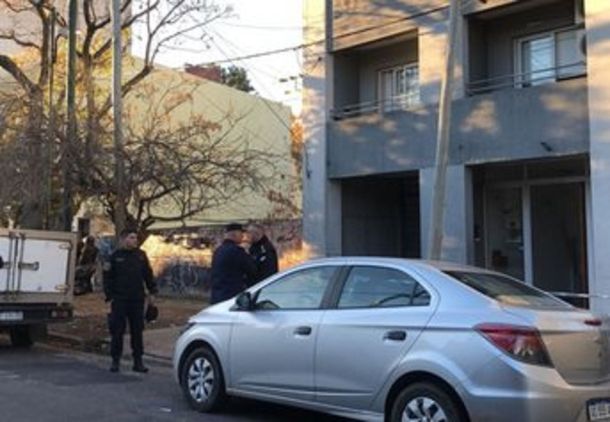 La Plata: hallan muerta a una joven de 22 años tras una fiesta en un departamento