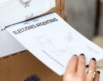 Cómo pegar el sobre con el voto sin usar saliva