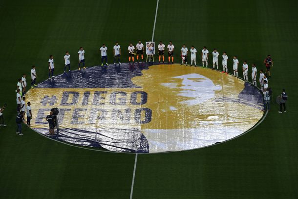 AD10S: el homenaje de La Bombonera a Maradona en el Boca - Newells
