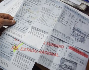 Escuela vende rifas por los tarifazos