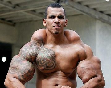 Hulk humano casi pierde los brazos