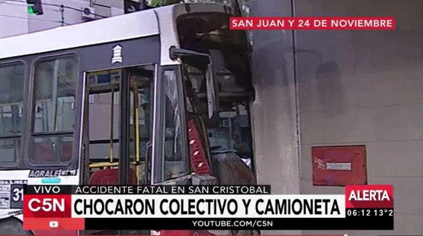 Un colectivo y una camioneta chocaron en San Cristobal. Hay un muerto.
