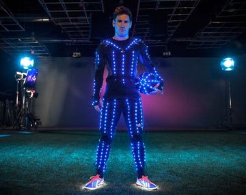 Lionel Messi ilumina su fútbol a gran velocidad