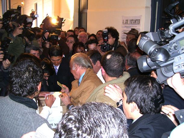 Menem vota