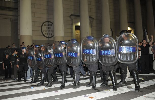 Tensión en Plaza de Mayo en marchas a favor y en contra del aborto