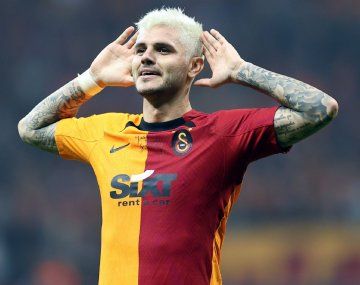 Mauro Icardi marcó un doblete en el triunfo del Galatasaray en el clásico