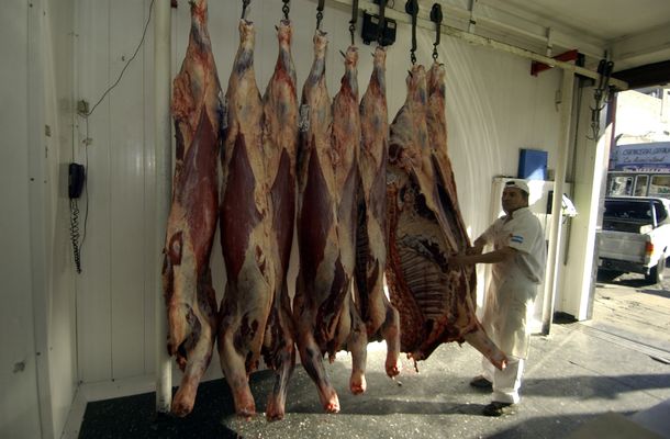 El campo rechaza la importación de carne y reclama revisar la cadena de valor