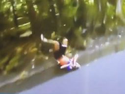 la escalofriante caida de una ciclista holandesa que asusto a todos la escalofriante caida de una ciclista holandesa que asusto a todos