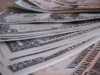 El Banco Central vendió reservas e hizo caer el dólar pero sigue arriba de los 39 pesos