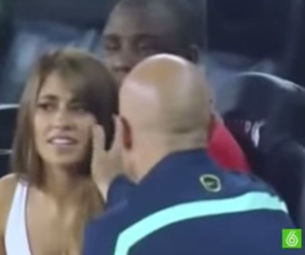 Polémica en España por un asistente muy cariñoso con la mujer de Messi