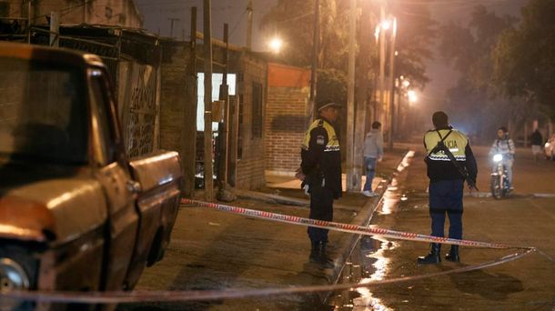 Un hincha murió al quedar atrapado en un violento enfrentamiento entre barras