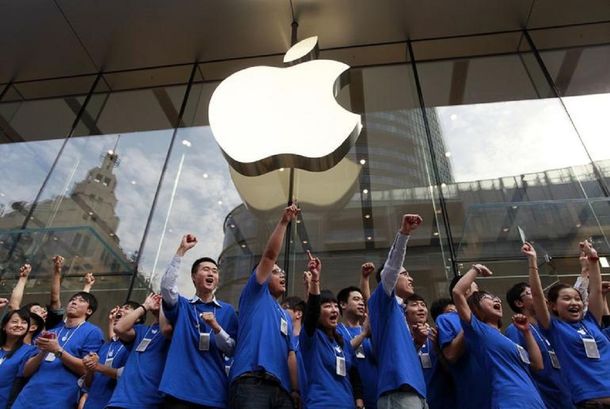 Sin poder competir con las marcas locales, Apple remata en cuotas y sin intereses el iPhone en China
