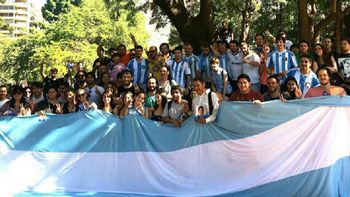 vecinos de caballito se movilizaron en apoyo a daniel scioli vecinos de caballito se movilizaron en apoyo a daniel scioli