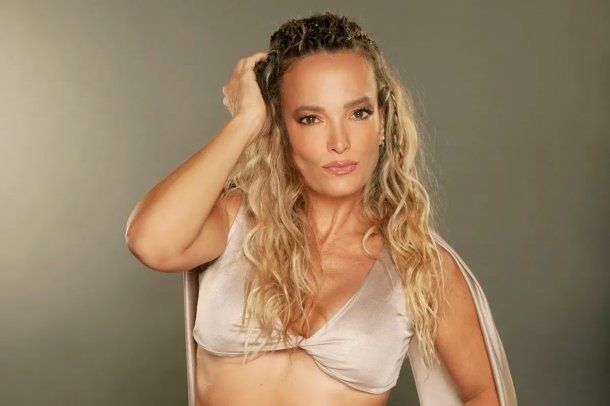 Claudia Albertario disfruta del calor en Miami con una microbikini negra