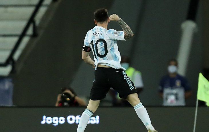 El festejo de Messi trajo al recuerdo una icónica celebración de Diego