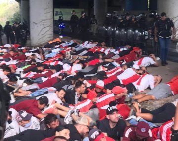Detuvieron a 150 barras de River en la previa al partido contra Argentinos