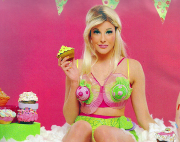 El clan Caniggia se reúne por el champagne de su hija